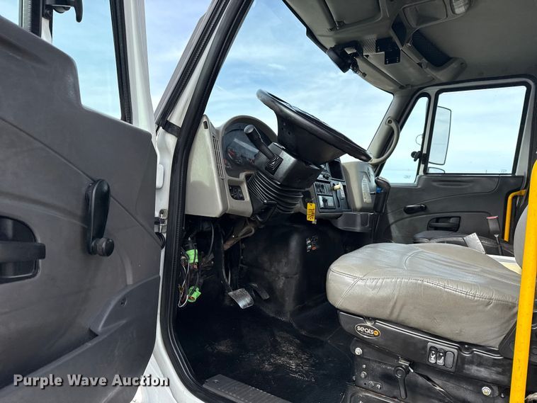 image for item EG1906 2010 International 7500 crane truck