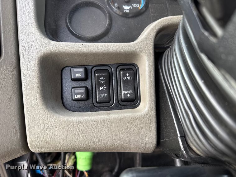 image for item EG1906 2010 International 7500 crane truck