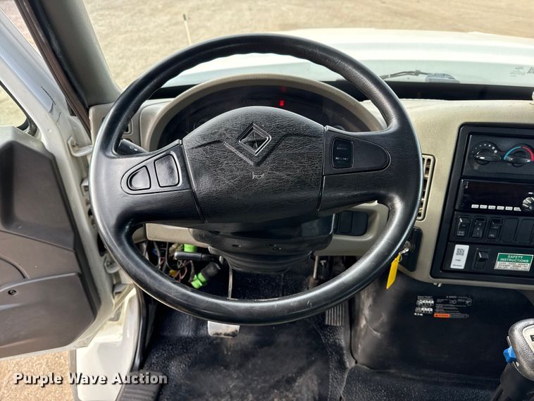 image for item EG1906 2010 International 7500 crane truck