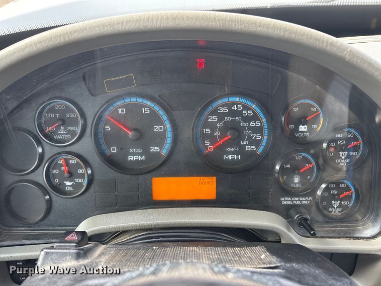 image for item EG1906 2010 International 7500 crane truck