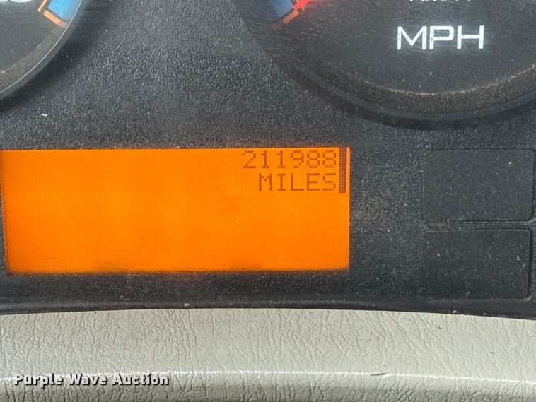 image for item EG1906 2010 International 7500 crane truck