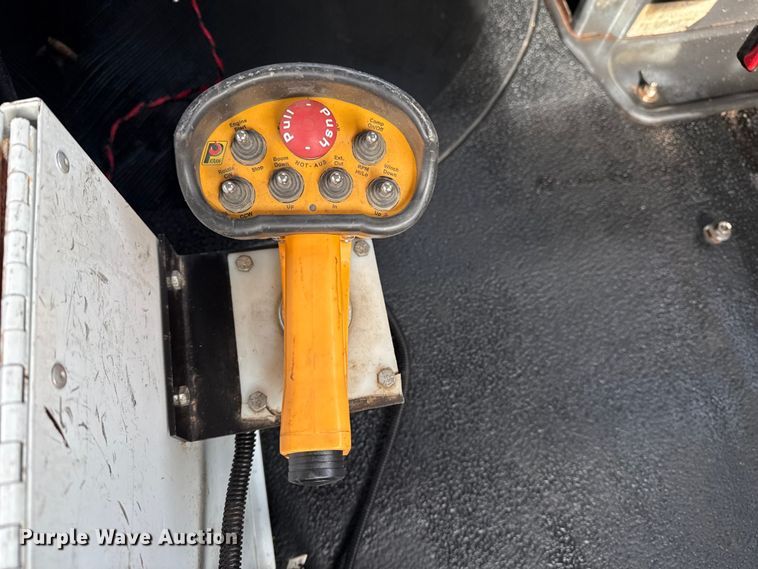 image for item EG1906 2010 International 7500 crane truck