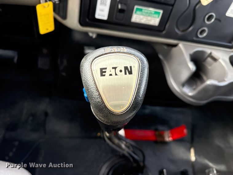 image for item EG1906 2010 International 7500 crane truck