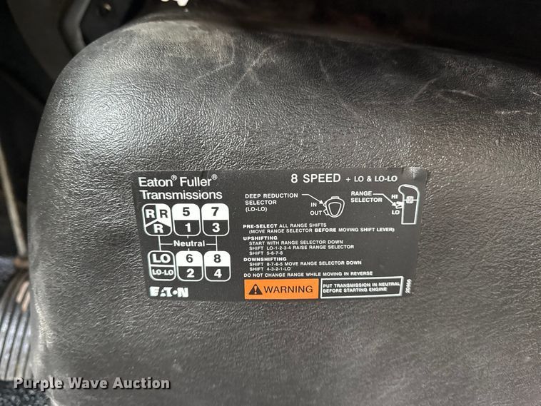 image for item EG1906 2010 International 7500 crane truck