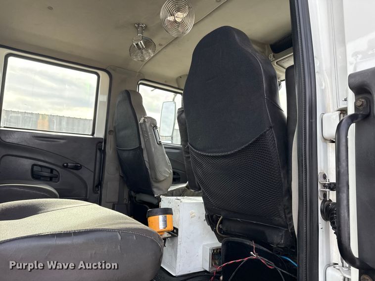 image for item EG1906 2010 International 7500 crane truck