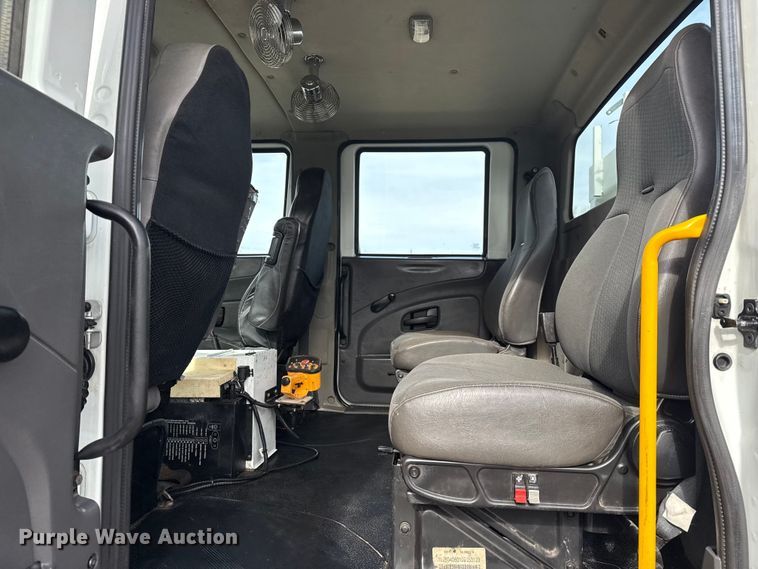 image for item EG1906 2010 International 7500 crane truck