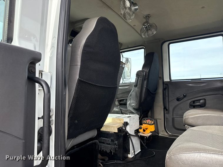 image for item EG1906 2010 International 7500 crane truck