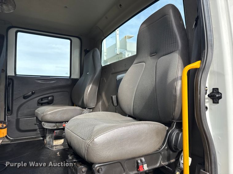 image for item EG1906 2010 International 7500 crane truck