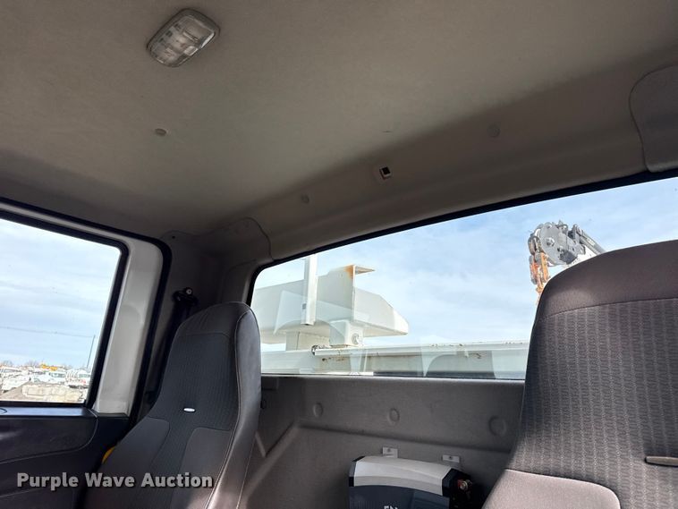 image for item EG1906 2010 International 7500 crane truck