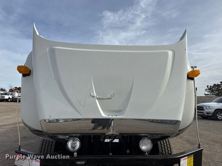 image for item EG1906 2010 International 7500 crane truck