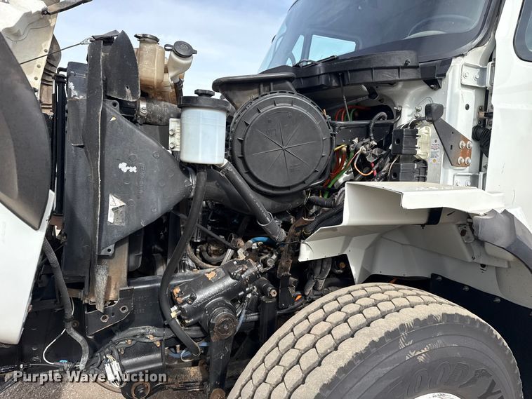 image for item EG1906 2010 International 7500 crane truck