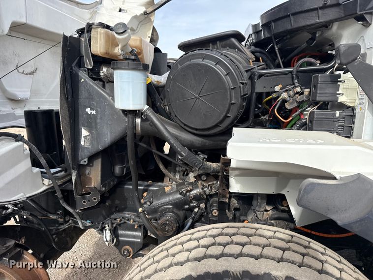 image for item EG1906 2010 International 7500 crane truck