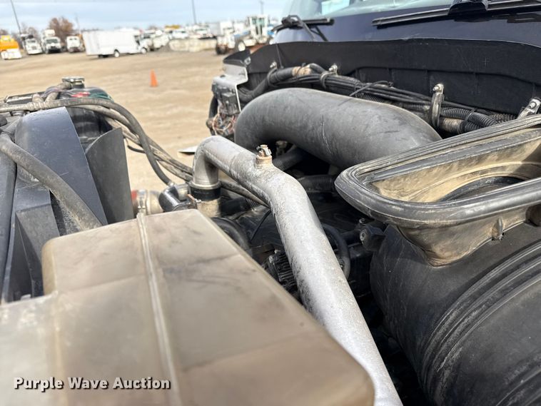 image for item EG1906 2010 International 7500 crane truck