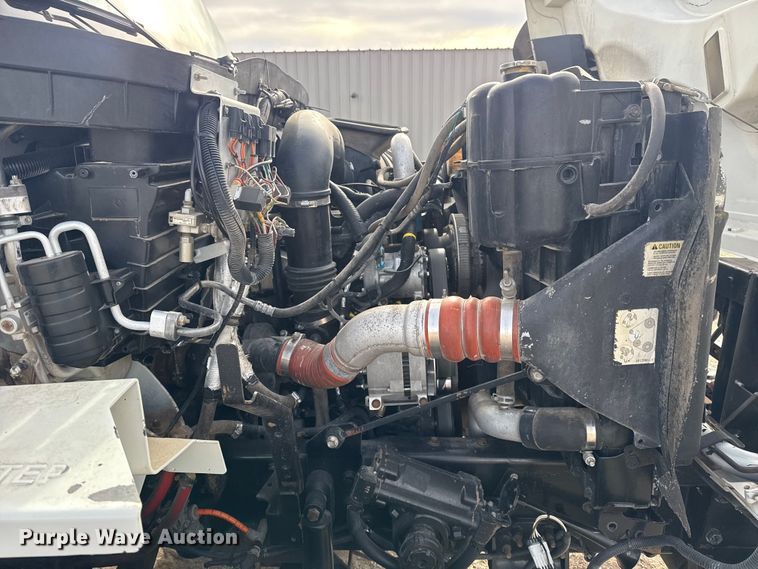 image for item EG1906 2010 International 7500 crane truck