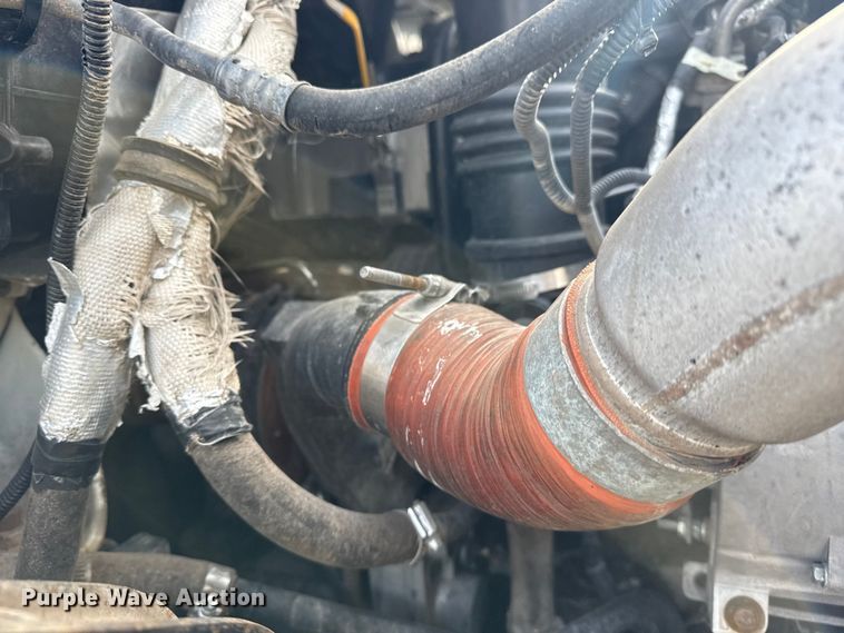 image for item EG1906 2010 International 7500 crane truck