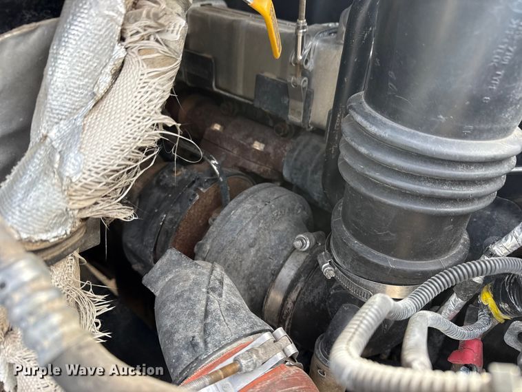 image for item EG1906 2010 International 7500 crane truck