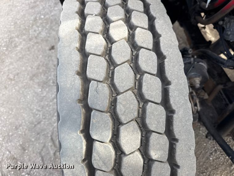 image for item EG1906 2010 International 7500 crane truck