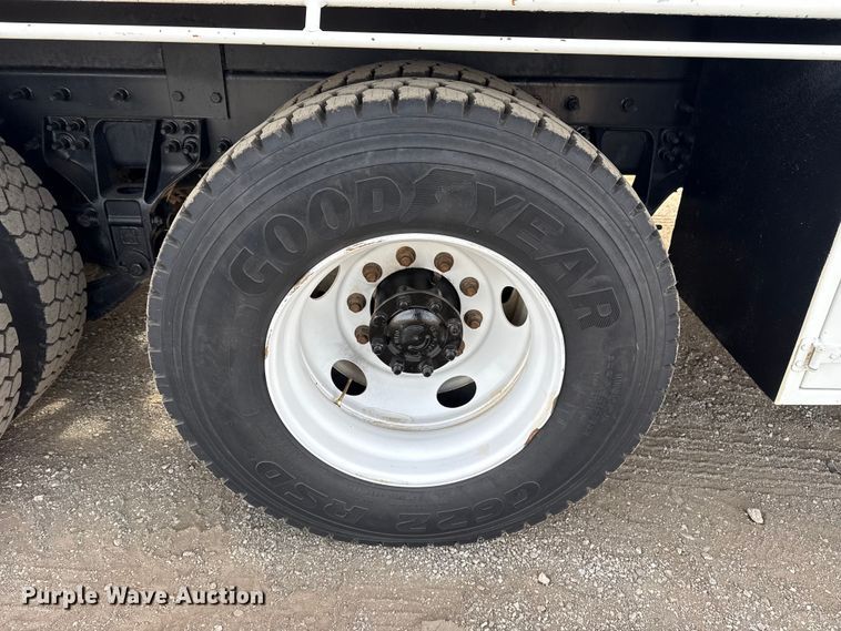 image for item EG1906 2010 International 7500 crane truck