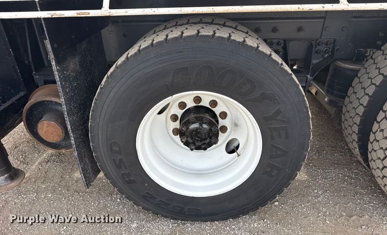 image for item EG1906 2010 International 7500 crane truck