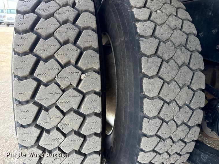 image for item EG1906 2010 International 7500 crane truck