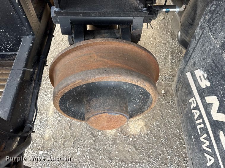 image for item EG1906 2010 International 7500 crane truck