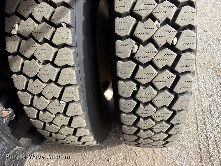 image for item EG1906 2010 International 7500 crane truck