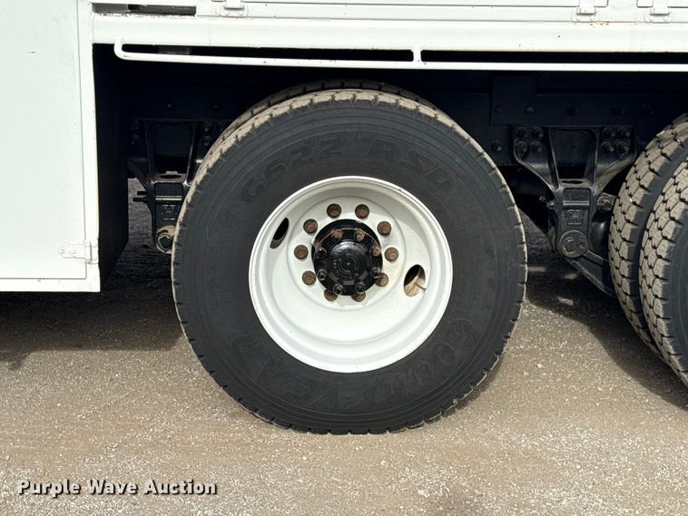 image for item EG1906 2010 International 7500 crane truck