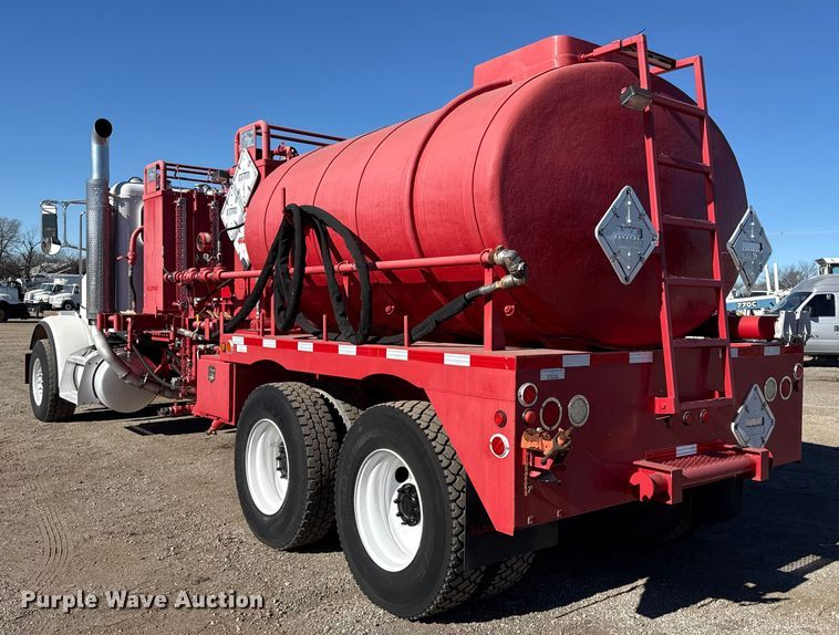 image for item EG1930 2009 Peterbilt 365 tank truck