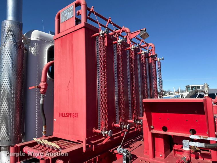 image for item EG1930 2009 Peterbilt 365 tank truck