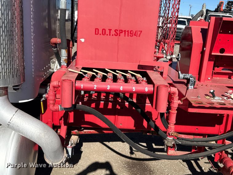 image for item EG1930 2009 Peterbilt 365 tank truck