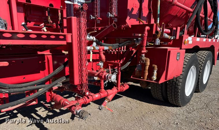 image for item EG1930 2009 Peterbilt 365 tank truck