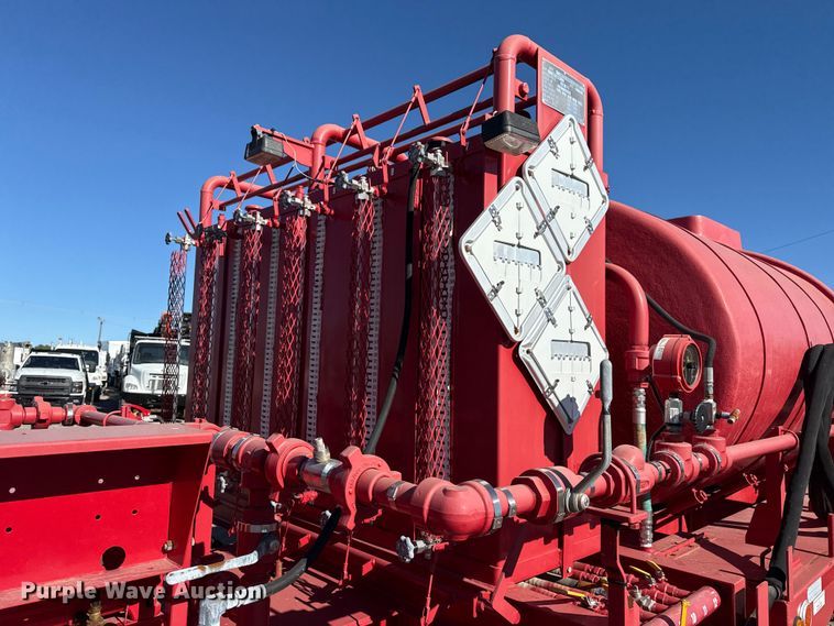 image for item EG1930 2009 Peterbilt 365 tank truck