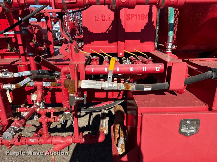 image for item EG1930 2009 Peterbilt 365 tank truck