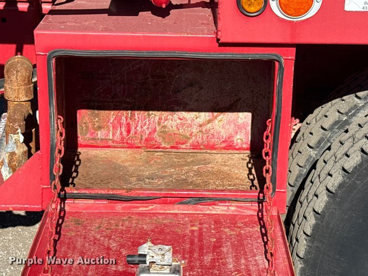 image for item EG1930 2009 Peterbilt 365 tank truck