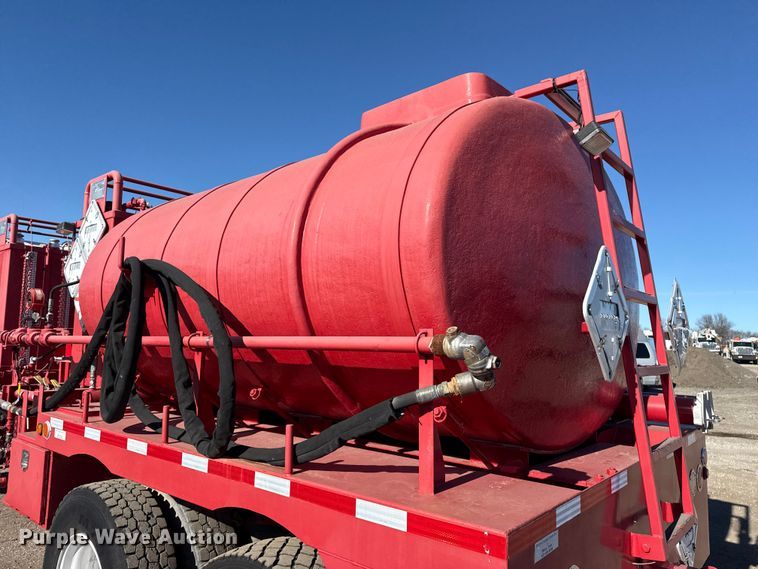 image for item EG1930 2009 Peterbilt 365 tank truck