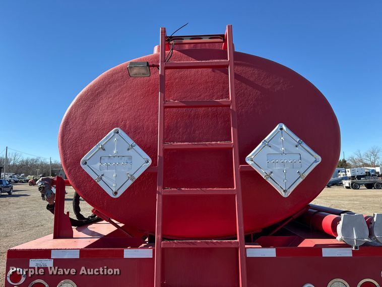 image for item EG1930 2009 Peterbilt 365 tank truck