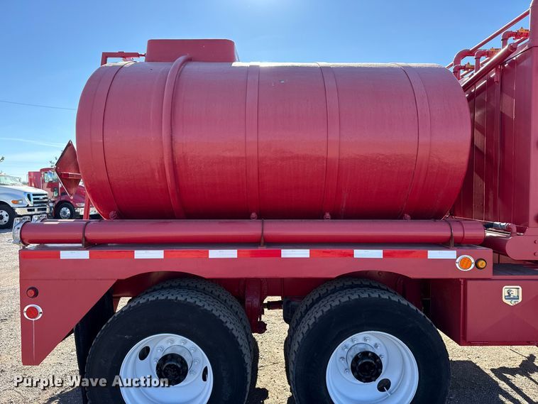 image for item EG1930 2009 Peterbilt 365 tank truck