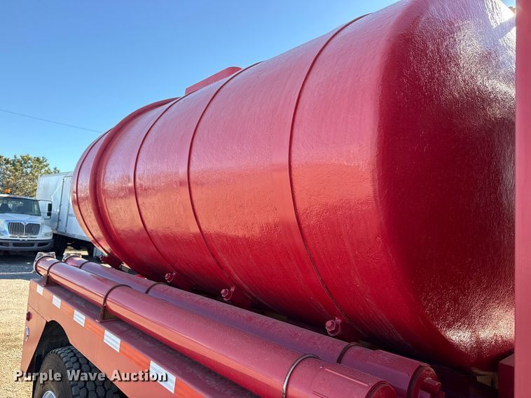 image for item EG1930 2009 Peterbilt 365 tank truck