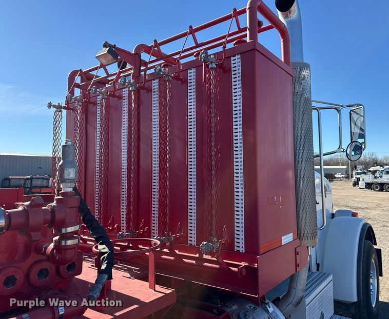 image for item EG1930 2009 Peterbilt 365 tank truck