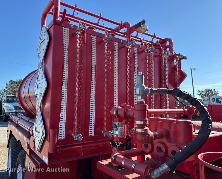 image for item EG1930 2009 Peterbilt 365 tank truck