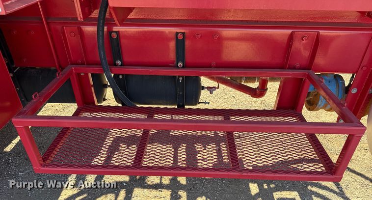 image for item EG1930 2009 Peterbilt 365 tank truck