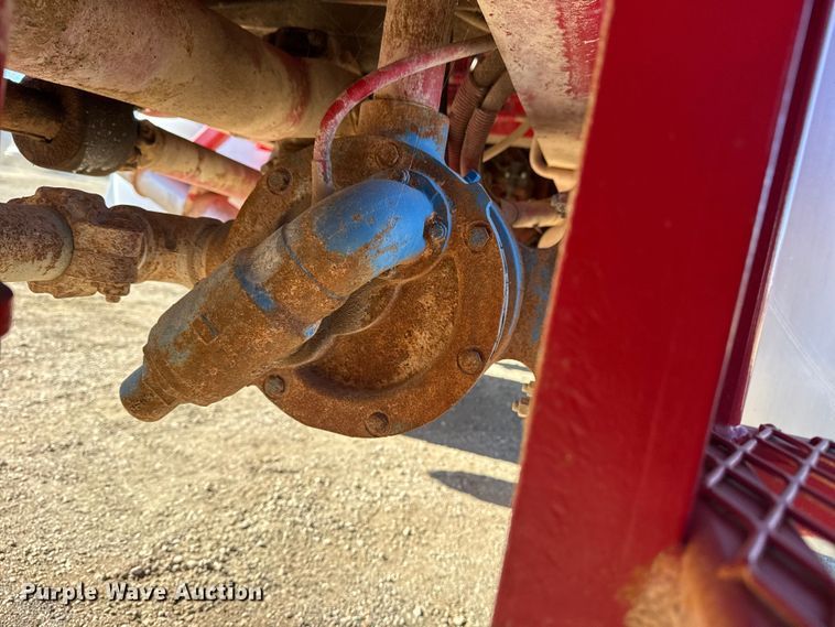 image for item EG1930 2009 Peterbilt 365 tank truck