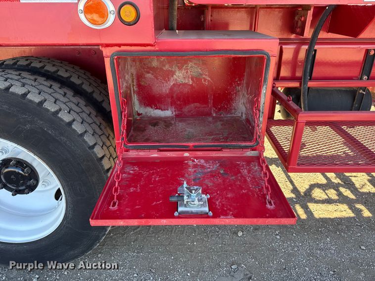 image for item EG1930 2009 Peterbilt 365 tank truck