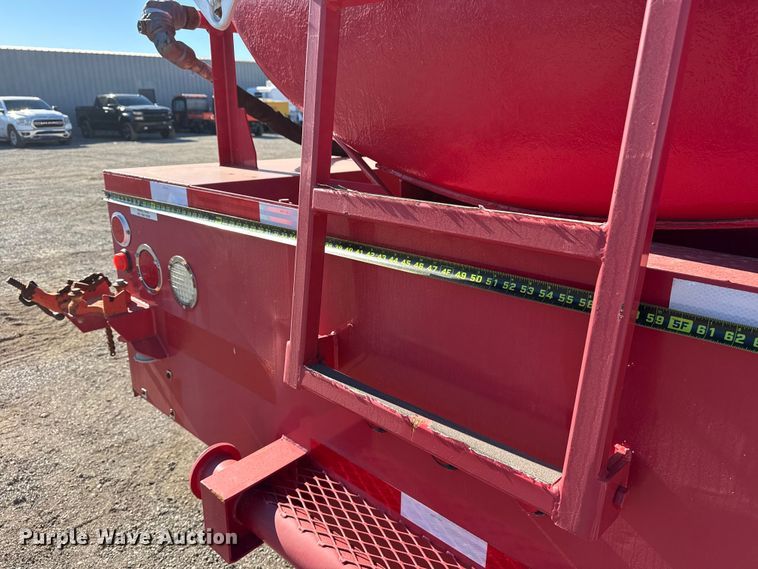 image for item EG1930 2009 Peterbilt 365 tank truck