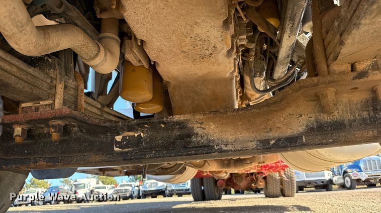 image for item EG1930 2009 Peterbilt 365 tank truck