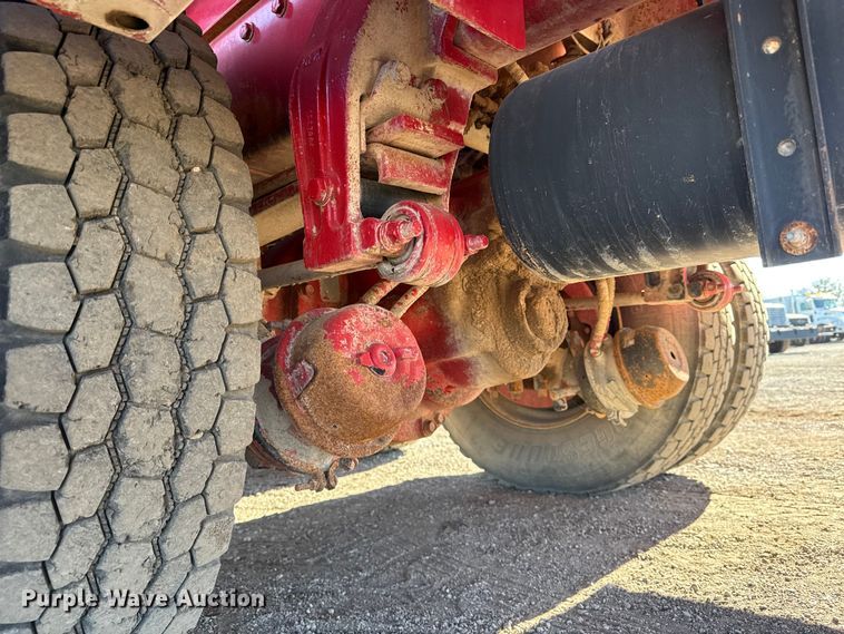 image for item EG1930 2009 Peterbilt 365 tank truck