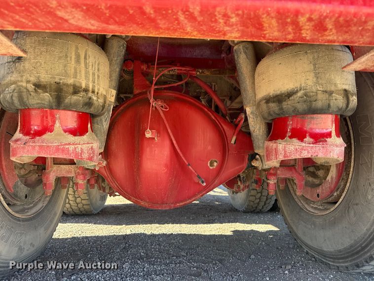 image for item EG1930 2009 Peterbilt 365 tank truck