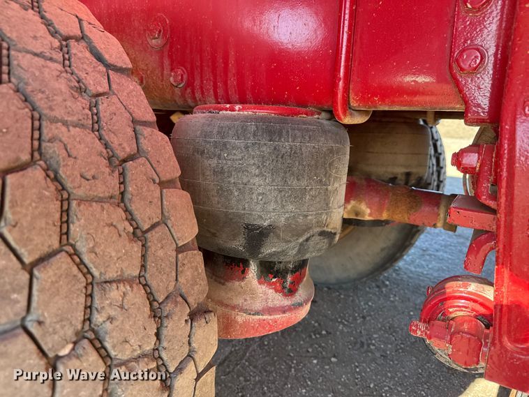 image for item EG1930 2009 Peterbilt 365 tank truck