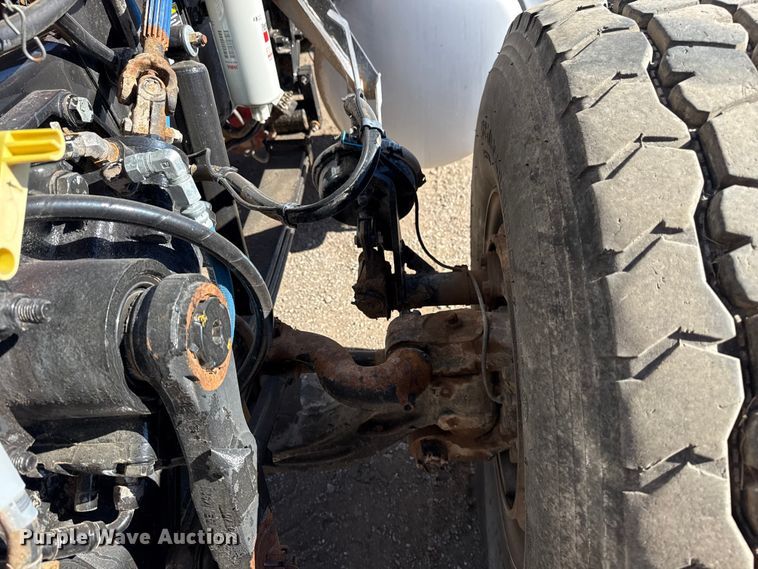 image for item EG1930 2009 Peterbilt 365 tank truck