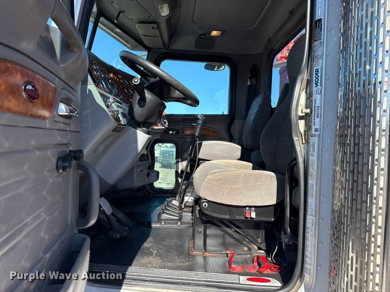 image for item EG1930 2009 Peterbilt 365 tank truck